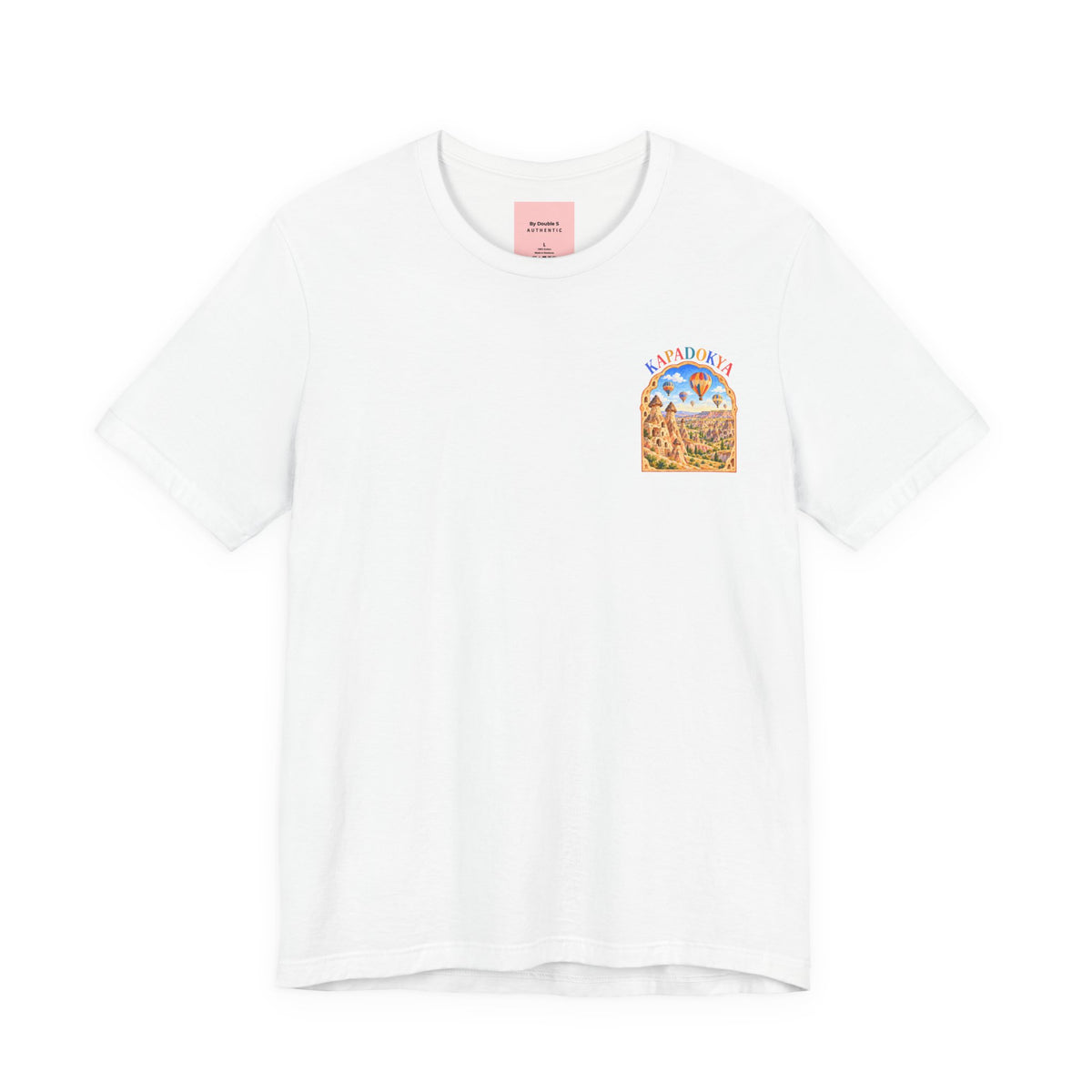 Blanc – T-shirt unisexe Kapadokya, vue de face avec la petite illustration Cappadoce sur la poitrine