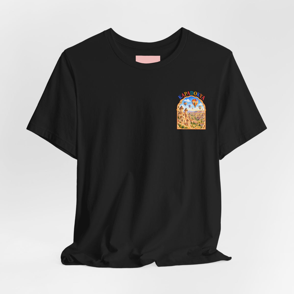 Noir – T-shirt unisexe Kapadokya, vue de face, mise en situation